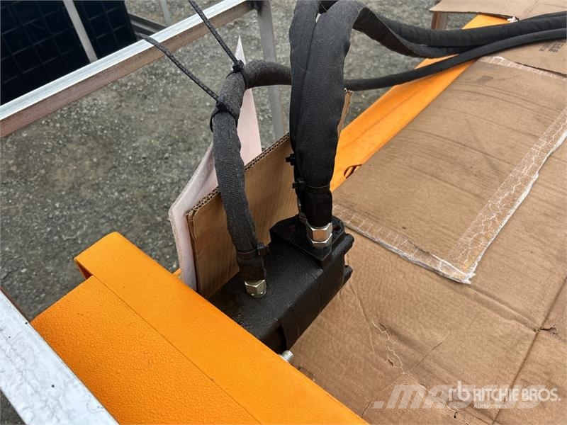 Arteer LRR-74W 74 in Skid Steer Landscape Rake (Unused) مكابس وميبسات التبن
