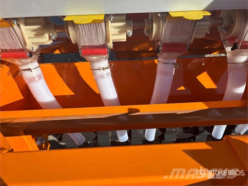Arteer NSD-72W 66 in Skid Steer Seeder (Unused) 鑽頭