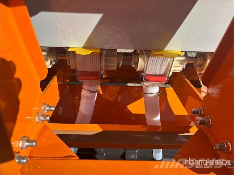 Arteer NSD-72W 66 in Skid Steer Seeder (Unused) 鑽頭