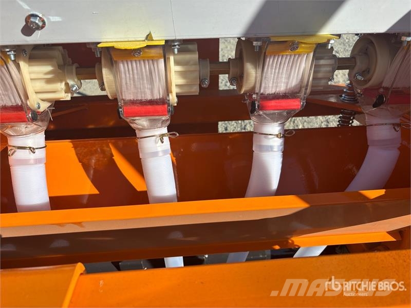 Arteer NSD-72W 66 in Skid Steer Seeder (Unused) 鑽頭