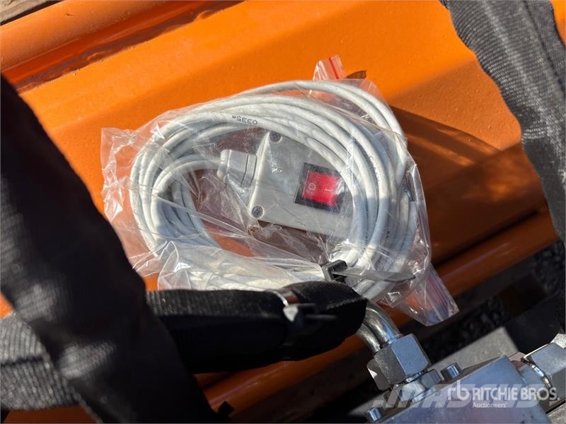 Arteer PRLP-84W 84 In Power Rake Skid Steer Landplane (Un Sladdar