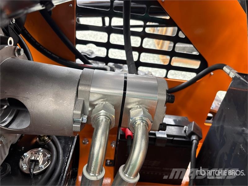 Arteer QB-480 Mini Ride On Compact Track Loader (Unused) Мини товарачи