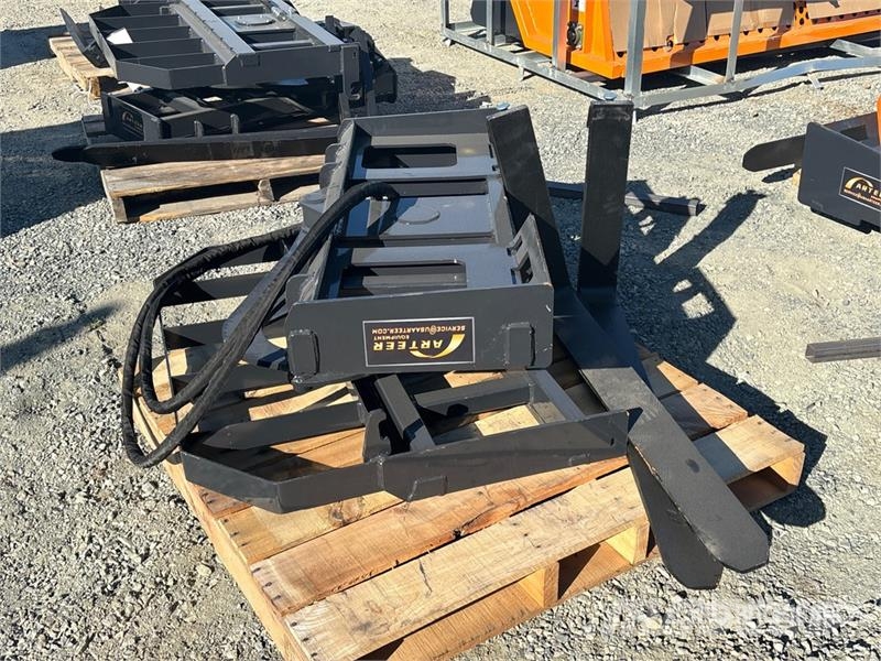 Arteer RPT-42L 42 in Rotating Hydraulic Skid Steer Forks Vidlice