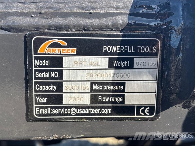 Arteer RPT-42L 42 in Rotating Hydraulic Skid Steer Forks Vidlice