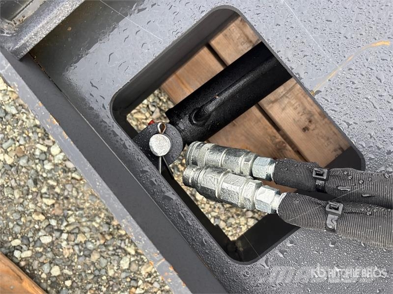 Arteer RPT-42L 42 in Skid Steer Forks (Unused) Furci