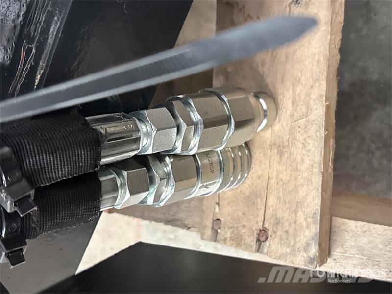 Arteer RPT-42L 48 in RotatIng Hydraulic Skid Steer Forks Vilice