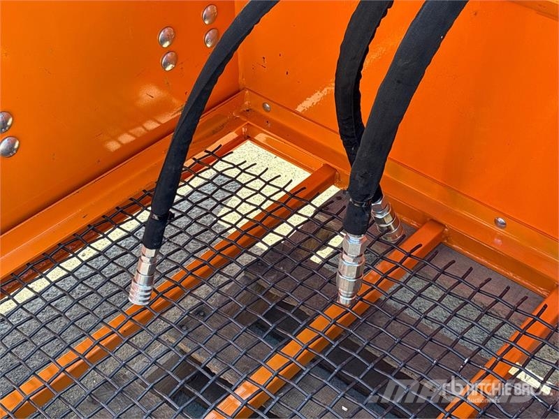 Arteer SB-72W 72 in Skid Steer Screening Bucket (Unused) Screening buckets