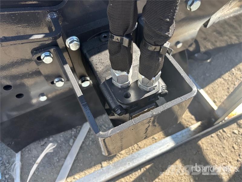Arteer SS-72W 72 in Skid Steer Sweeper (Unused) Birstes