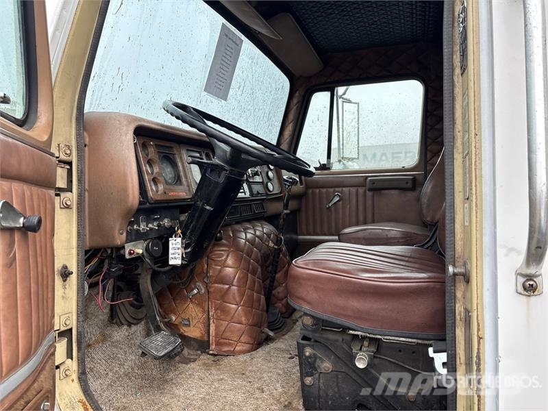 Atlas 6391 lb Knuckle Boom on Interntional F2574 6x4 Boo Kranbilar