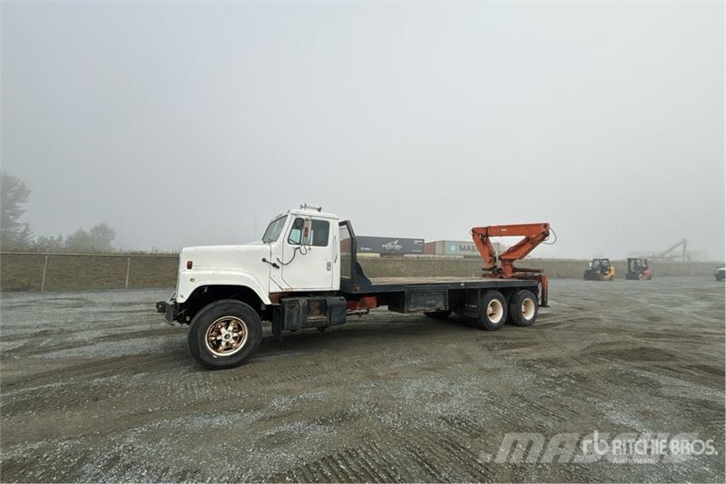 Atlas 6391 lb Knuckle Boom on Interntional F2574 6x4 Boo Kranbilar