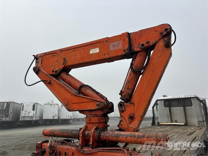 Atlas 6391 lb Knuckle Boom on Interntional F2574 6x4 Boo Kranbilar
