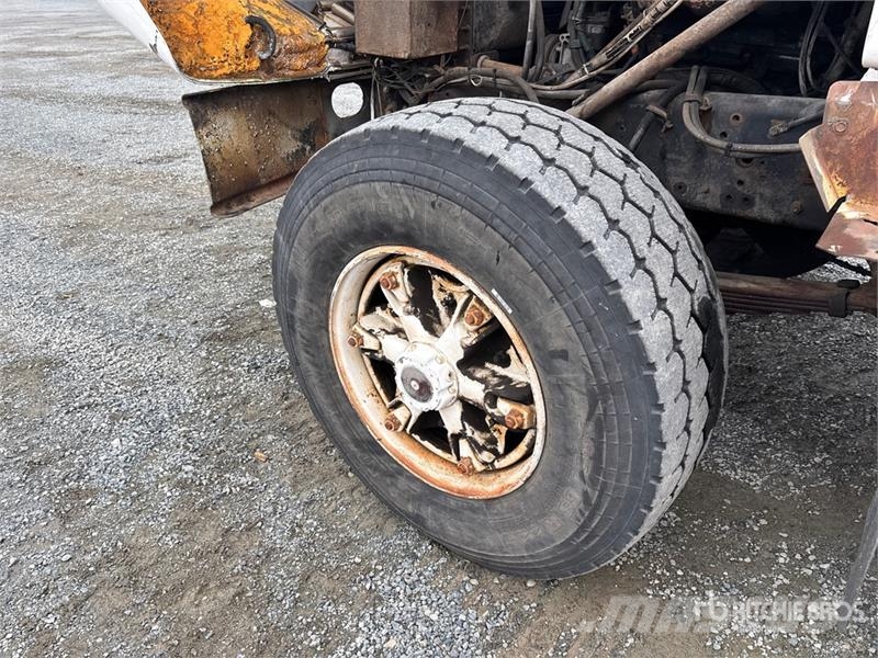 Atlas 6391 lb Knuckle Boom on Interntional F2574 6x4 Boo Kranbilar