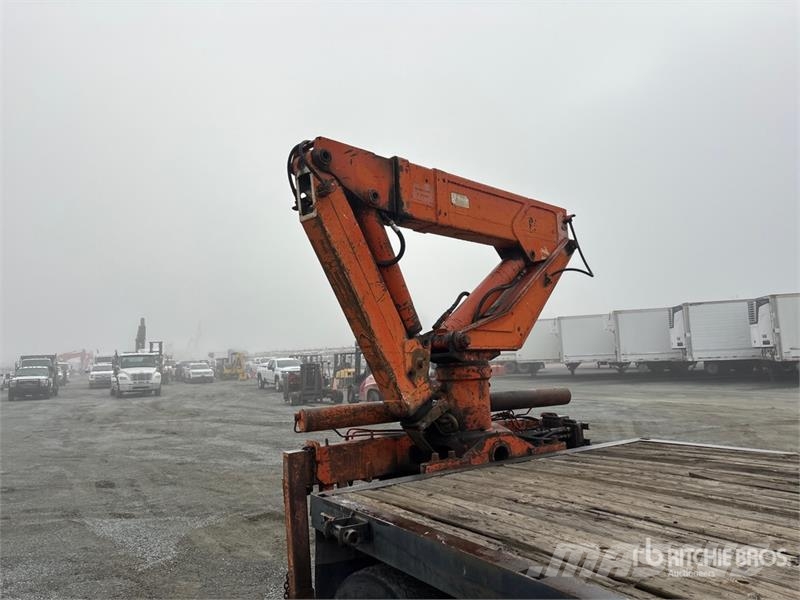 Atlas 6391 lb Knuckle Boom on Interntional F2574 6x4 Boo Kranbilar