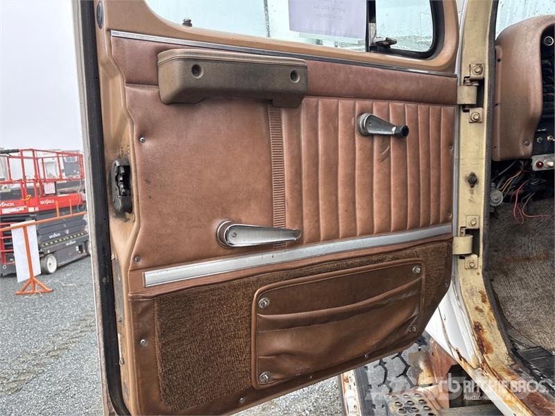 Atlas 6391 lb Knuckle Boom on Interntional F2574 6x4 Boo Kranbilar