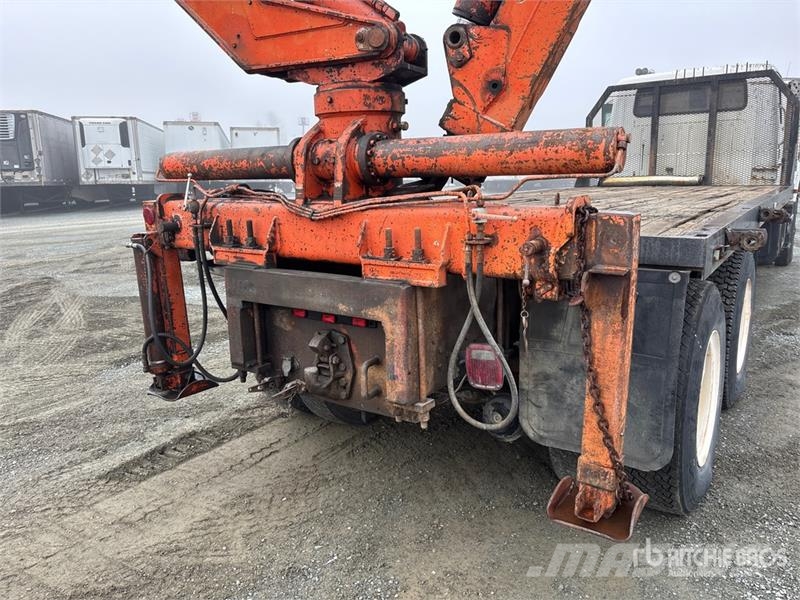 Atlas 6391 lb Knuckle Boom on Interntional F2574 6x4 Boo Kranbilar