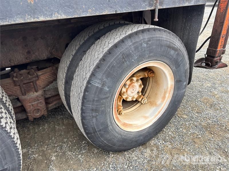 Atlas 6391 lb Knuckle Boom on Interntional F2574 6x4 Boo Kranbilar