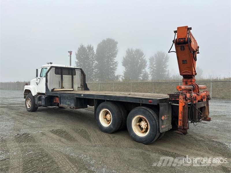 Atlas Knuckle Boom on Interntional F2574 6x4 Boom Truck Kraanaga veokid