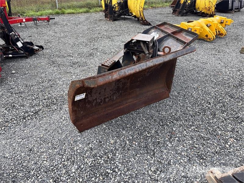 Black 9 ft Power-V Snow Plow - Fits Skid Steer Loa Chasse neige