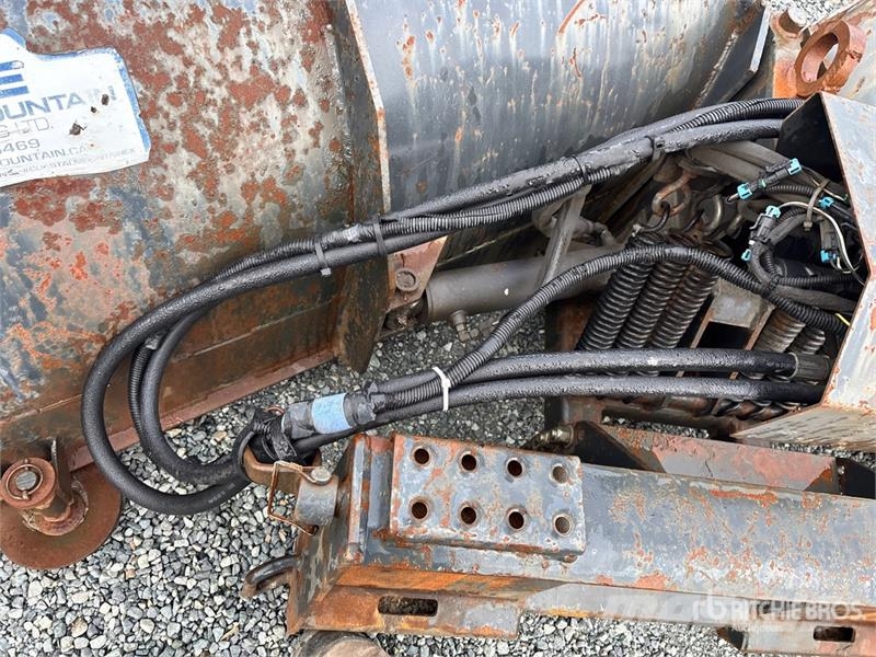 Black 9 ft Power-V Snow Plow - Fits Skid Steer Loa Chasse neige