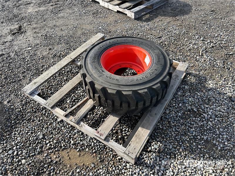 Bobcat 12-16.5 HD R Tires (Unused) Dekk, hjul og felger