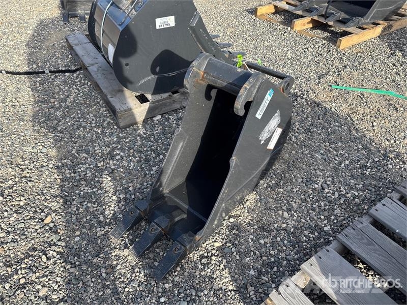Bobcat 12 in Digging Excavator Bucket (Unused) Kanalak