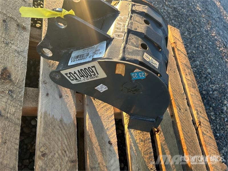 Bobcat 12 in Digging Excavator Bucket - Fits Bobcat E10 Kašike / Korpe