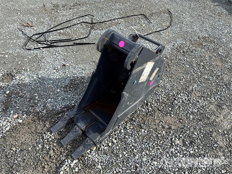 Bobcat 12 in Digging Excavator Bucket (Unused) Godet