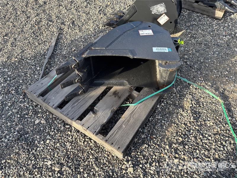 Bobcat 12 in Digging Excavator Bucket (Unused) Buckets