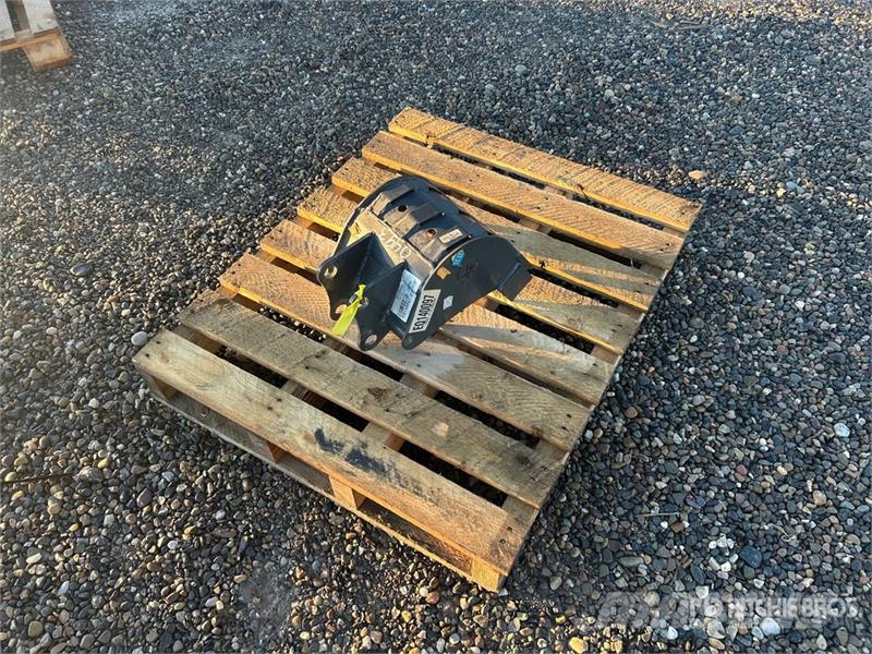 Bobcat 12 in Digging Excavator Bucket - Fits Bobcat E10 Kašike / Korpe