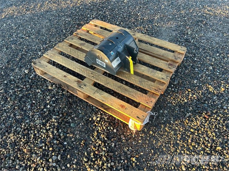 Bobcat 16 in Digging Excavator Bucket - Fits Bobcat E10 Kašike / Korpe