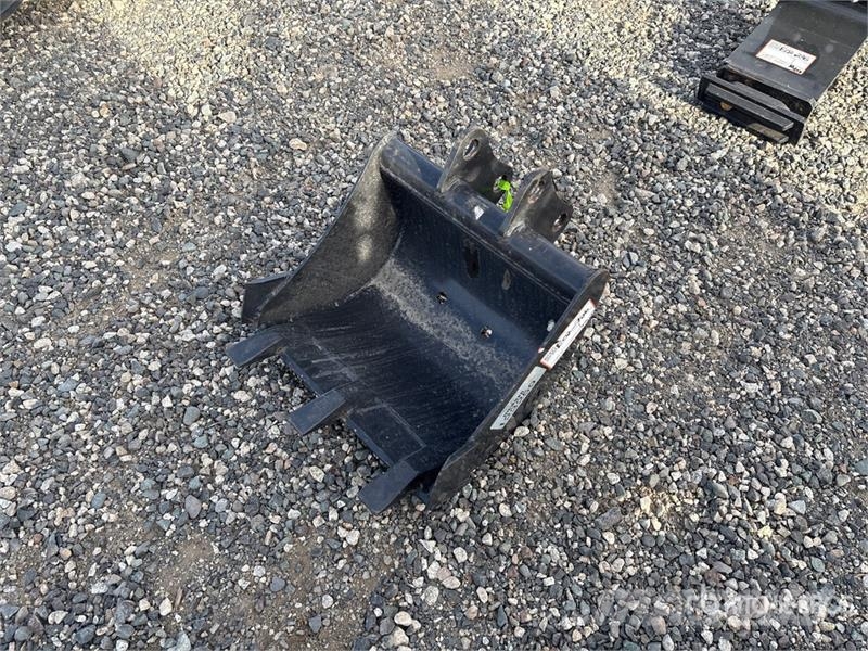 Bobcat 16 in Digging Excavator Bucket (Unused) Buckets