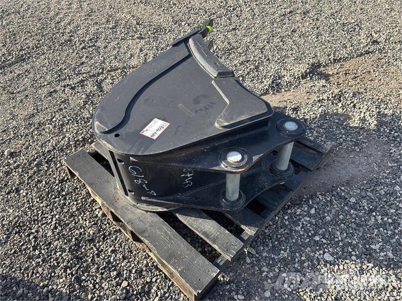 Bobcat 18 in Digging Excavator Bucket (Unused) Kanalak