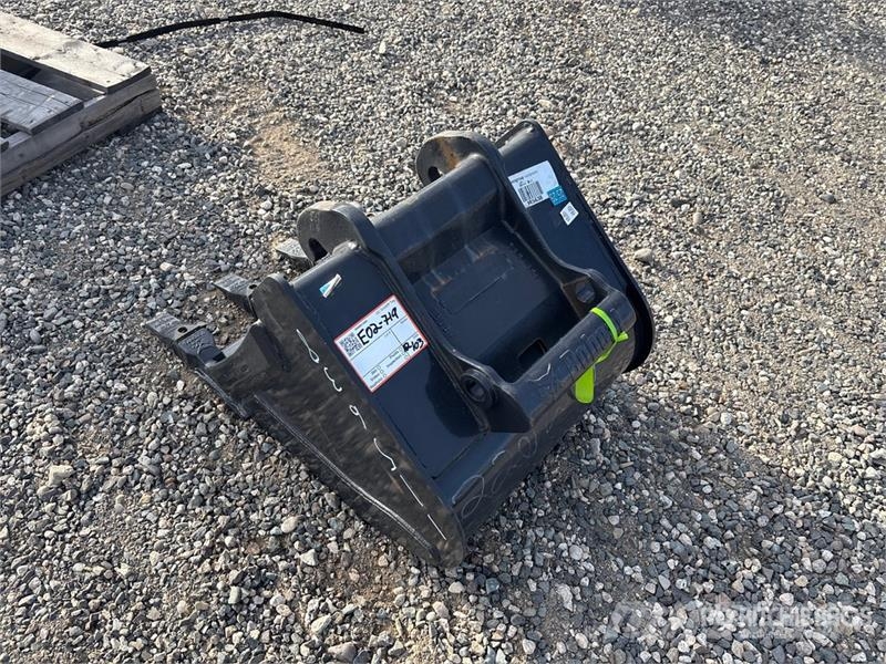 Bobcat 20 in Digging Excavator Bucket (Unused) Kovalar