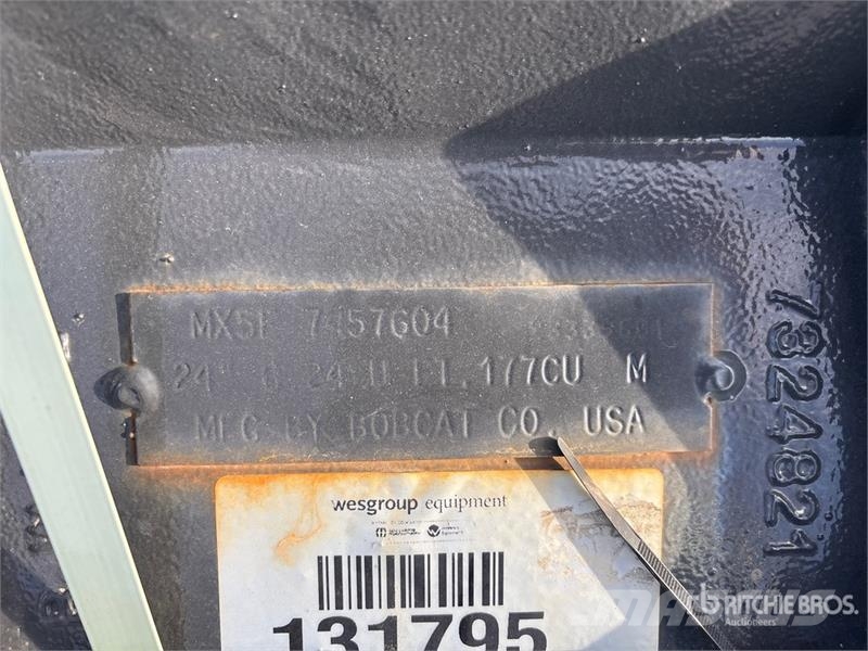 Bobcat 24 in Digging Excavator Bucket (Unused) Buckets