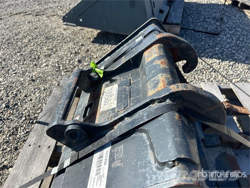Bobcat 24 in Digging Excavator Bucket Kanalak