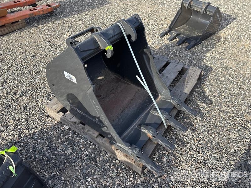 Bobcat 24 in Digging Excavator Bucket (Unused) Buckets