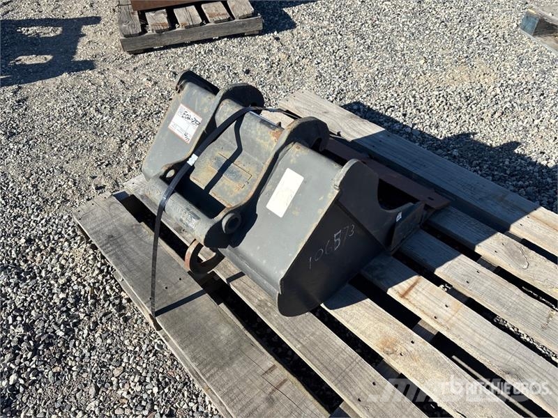 Bobcat 24 in Digging Excavator Bucket Buckets