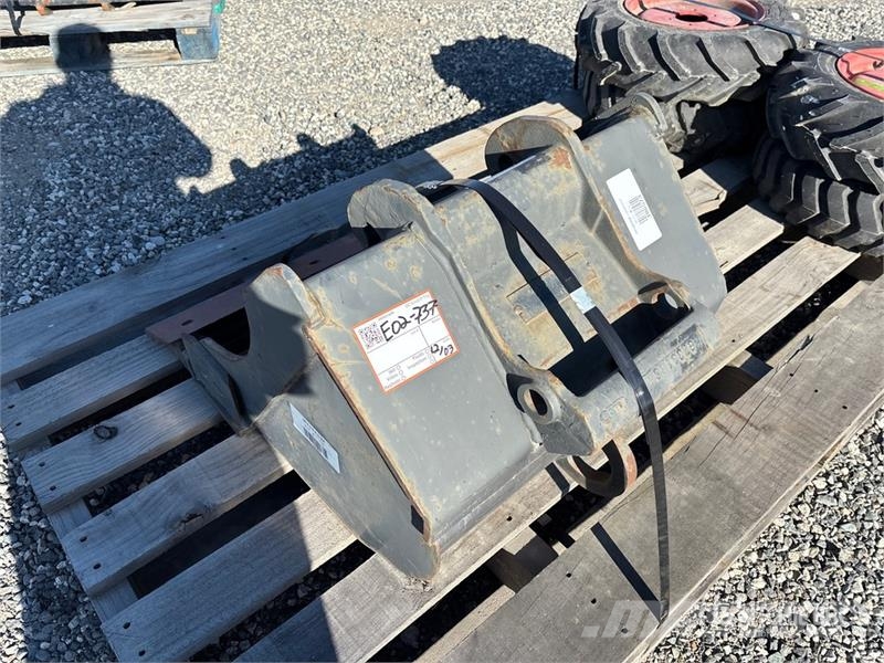 Bobcat 24 in Digging Excavator Bucket Buckets