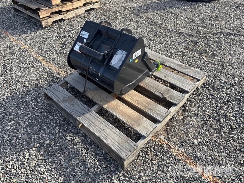 Bobcat 24 in Digging Excavator Bucket (Unused) Kanalak