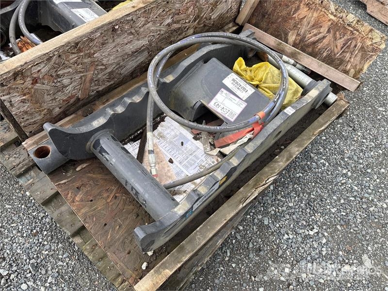 Bobcat 32 in Hydraulic Excavator Thumb Žlice