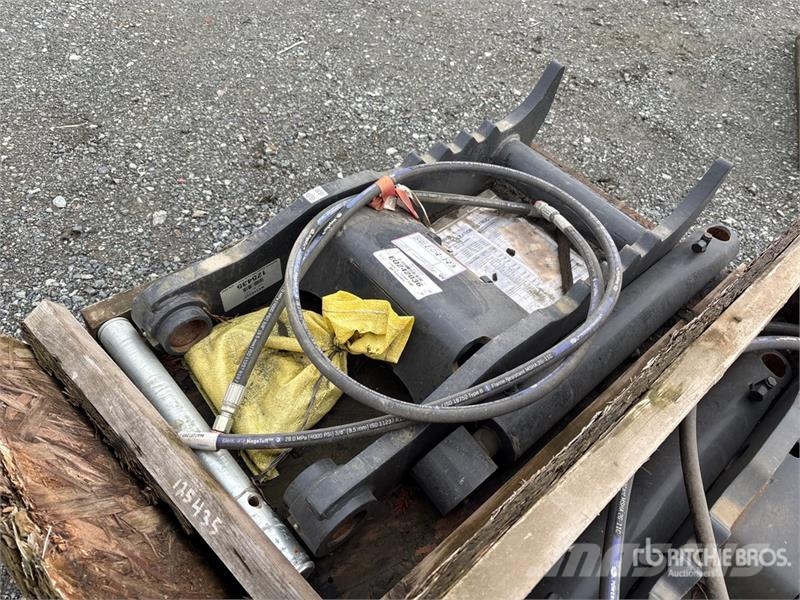 Bobcat 32 in Hydraulic Excavator Thumb Žlice