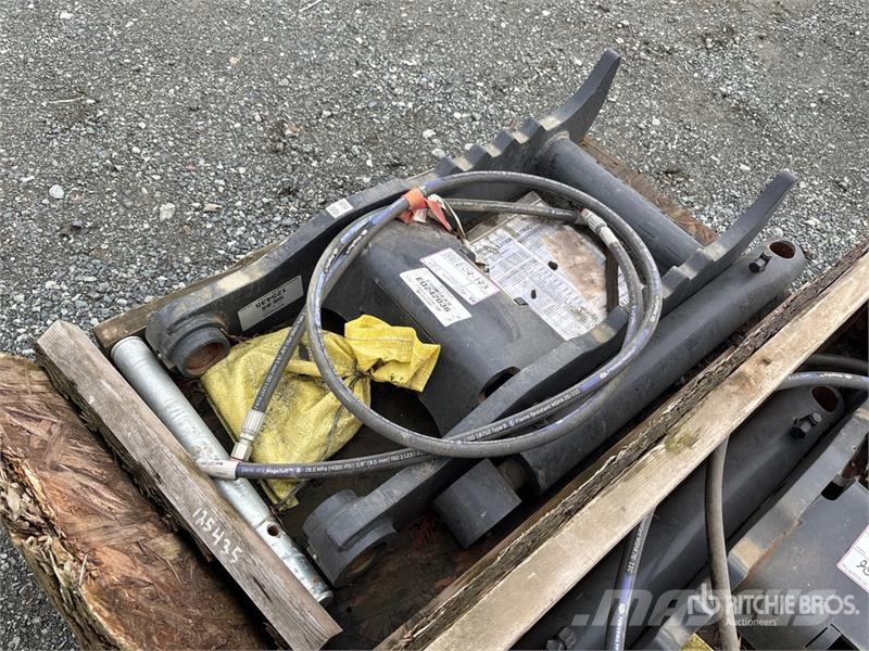 Bobcat 32 in Hydraulic Excavator Thumb Žlice