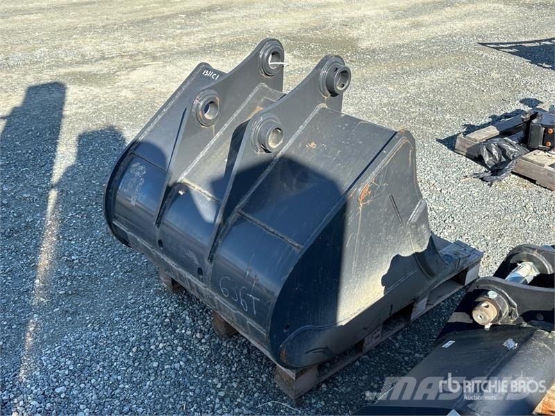 Bobcat 36 in Digging Excavator Bucket (Unused) Buckets