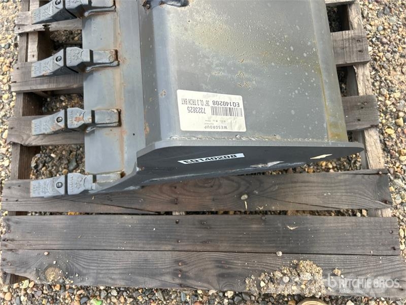 Bobcat 36 in Q/C Digging Excavator Bucket - Fits Bobcat E دلاء