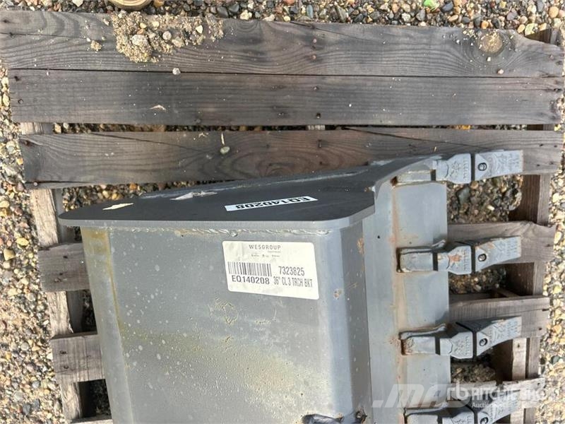 Bobcat 36 in Q/C Digging Excavator Bucket - Fits Bobcat E 挖斗