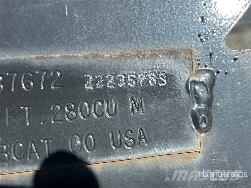 Bobcat 44 in Skid Steer Bucket (Unused) Kanalak