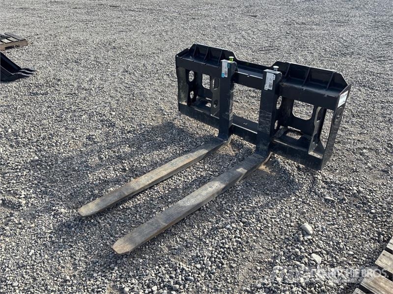 Bobcat 48 in Skid Steer Fork Attachment (Unused) Šakės