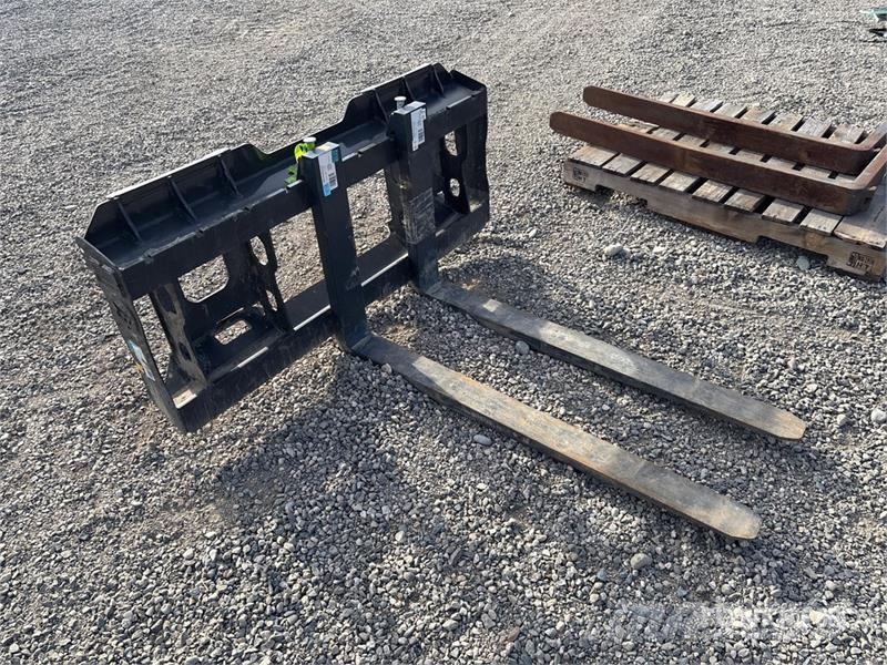 Bobcat 48 in Skid Steer Fork Attachment (Unused) Šakės