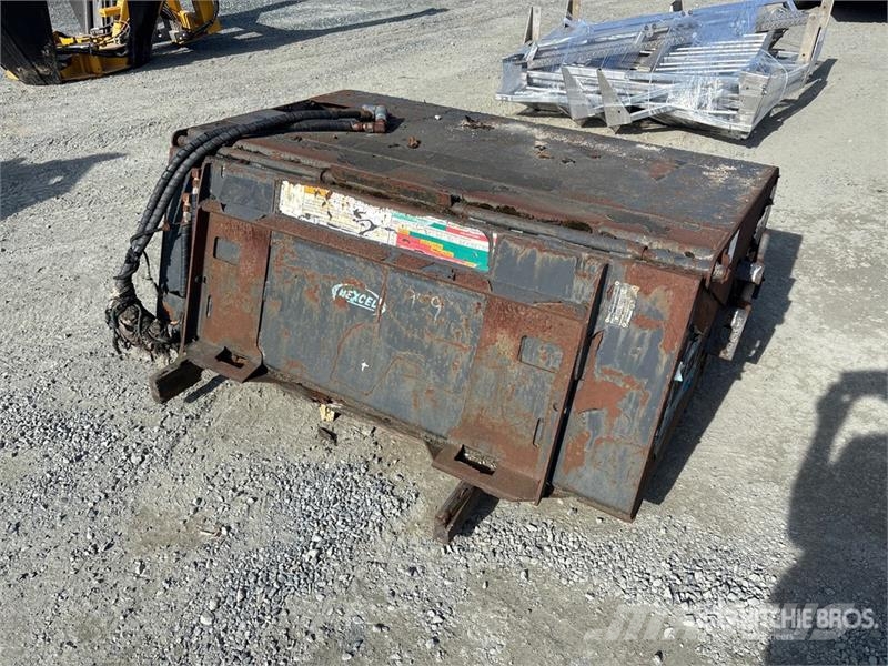 Bobcat 60 in Skid Steer Sweeper فرش