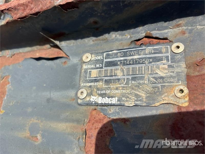 Bobcat 60 in Skid Steer Sweeper فرش